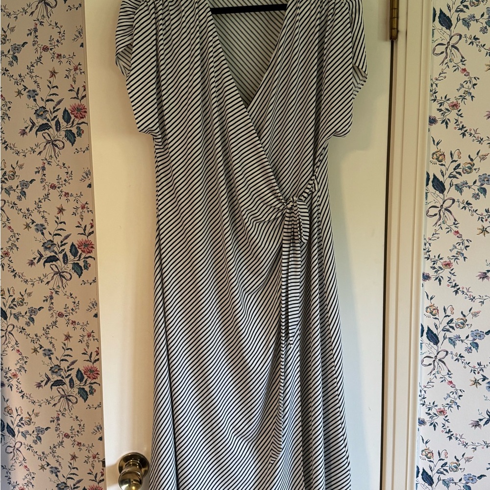 H&M Gray Maxi Sundress with Flutter Sleeves and V-Neck